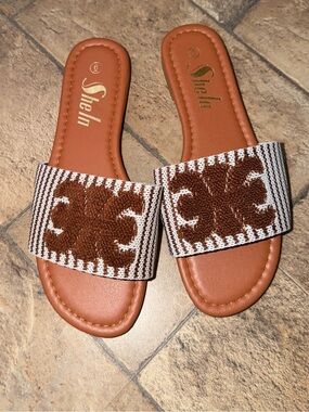 Brown/white sandas flats size 6 New with stickers on the bottoms